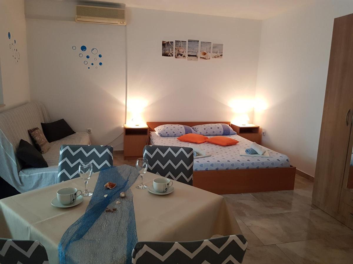 Apartments With A Parking Space Novalja, Pag - 6504 Екстериор снимка
